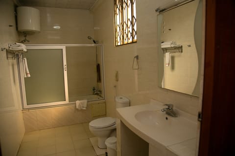 Executive Single Room | Bathroom | Free toiletries, bathrobes, slippers, towels