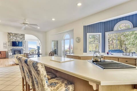 Fully stocked kitchen. Table seats 4-6, breakfast bar seats 3.