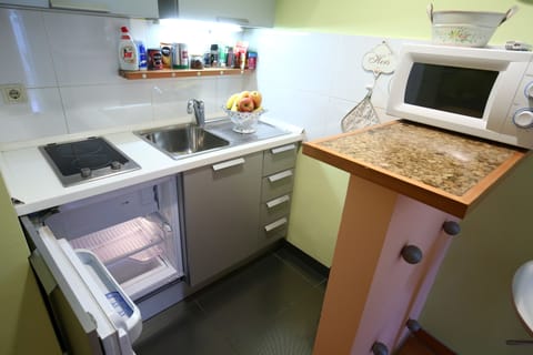 Apartment, 2 Bedrooms, Balcony | Private kitchen | Fridge, microwave, stovetop, coffee/tea maker
