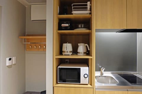 Deluxe Studio | Private kitchenette | Mini-fridge, espresso maker