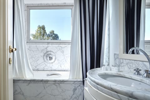 Panoramic Suite, Terrace, Park View | Bathroom | Eco-friendly toiletries, hair dryer, bathrobes, slippers