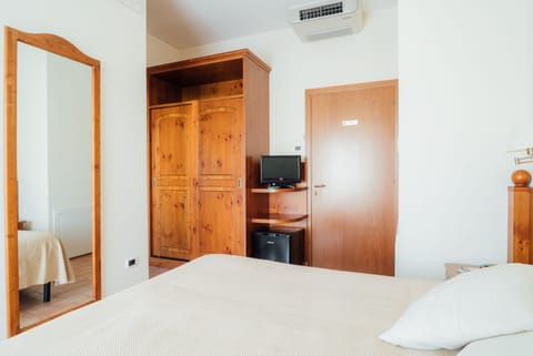 Triple Room | Soundproofing, free WiFi, bed sheets