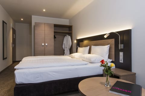 Business Double Room | Premium bedding, pillowtop beds, in-room safe, desk