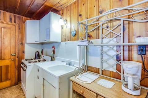 Cabin 7, Two Bedroom King/Two Doubles | Private kitchenette | Full-size fridge, microwave, stovetop, toaster