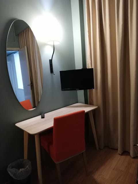 Standard Single Room | In-room safe, desk, soundproofing, free WiFi