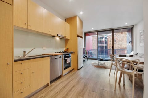 City Apartment, 2 Bedrooms, Balcony | Private kitchen | Full-size fridge, microwave, oven, stovetop