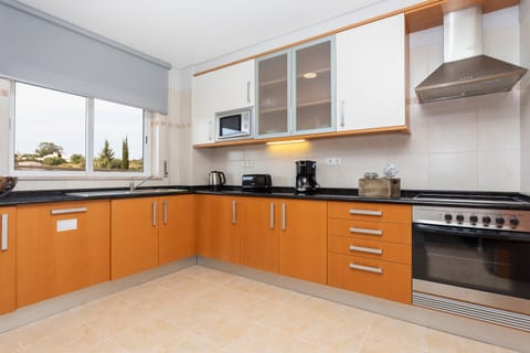 Apartment, 3 Bedrooms | Private kitchen | Fridge, microwave, stovetop, dishwasher