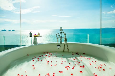 Club Suite, 1 King Bed (Panoramic Ocean) | Bathroom | Separate tub and shower, deep soaking tub, rainfall showerhead