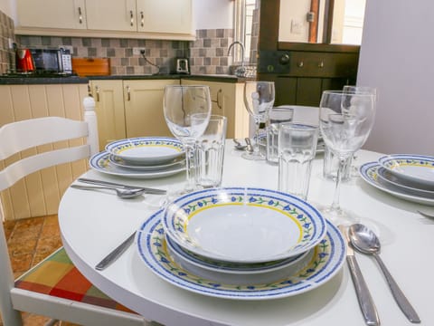 Cottage | Private kitchen | Fridge, microwave, stovetop, highchair