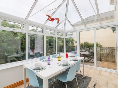 Cottage | Dining
