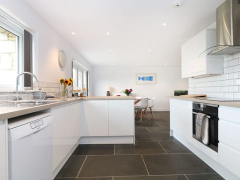 Cottage | Private kitchen | Stovetop, dishwasher, highchair, cookware/dishes/utensils