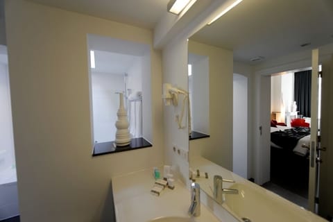 Superior Double Room | Bathroom | Free toiletries, hair dryer, bathrobes, slippers