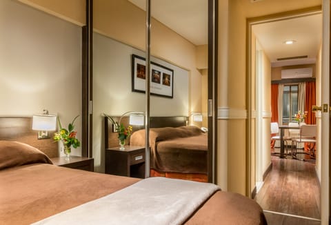 Executive Suite | Minibar, in-room safe, blackout drapes, iron/ironing board