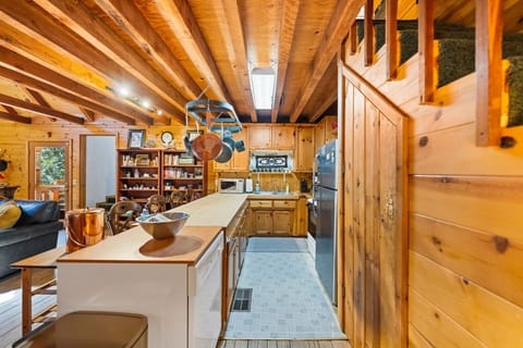 Kitchen fully equipped with all the essentials. - Kitchen fully equipped with all the essentials.