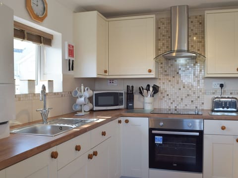 Kitchen | Can-Y-Mor - Victoria House Apartments, Llansteffan, near Carmarthen