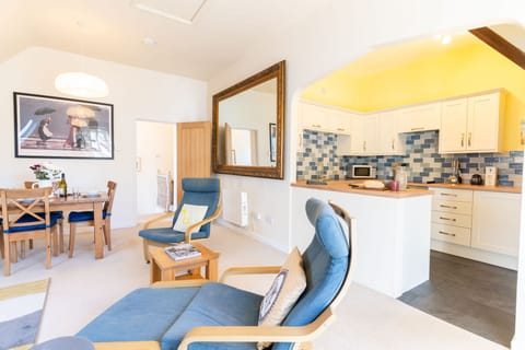 3 The Old School House, First Floor: Complete with a well equipped kitchen