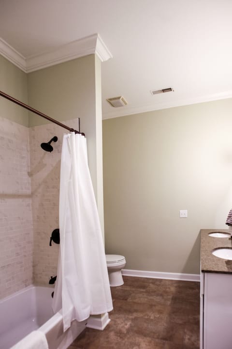 Executive Room, 2 Queen Beds, Private Bathroom | Bathroom | Towels