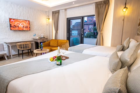 Superior Double or Twin Room | Minibar, desk, laptop workspace, free WiFi