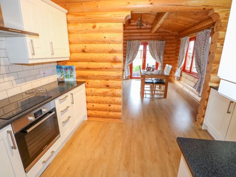 Cottage | Private kitchen | Fridge, microwave, stovetop, dishwasher