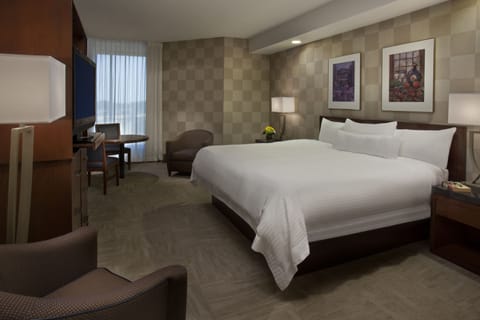 Superior Room, 1 King Bed | Premium bedding, minibar, in-room safe, desk