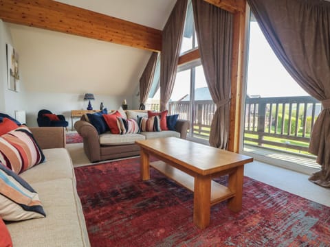 Cottage | Living area | TV