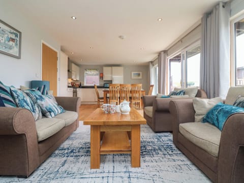 Cottage | Living area | TV