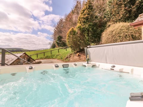 Cottage | Property grounds