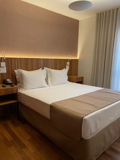 Deluxe Double Room | Minibar, in-room safe, desk, soundproofing