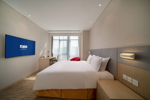 Suite, 1 Bedroom | Premium bedding, down comforters, free cribs/infant beds, rollaway beds