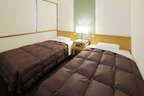 Twin Room | Down comforters, desk, free WiFi, bed sheets