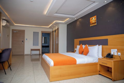 Superior Room, 1 King Bed, Non Smoking, Ocean View | Premium bedding, in-room safe, desk, iron/ironing board