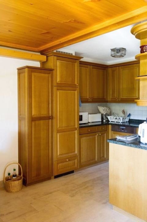 Water, Sky, Mountain, Azure, Natural Landscape, Cloud, Tree, Lake, Coastal And Oceanic Landforms, Bank