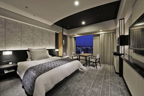 Non Smoking, 1 King Bed, Superior Room | Premium bedding, down comforters, minibar, in-room safe