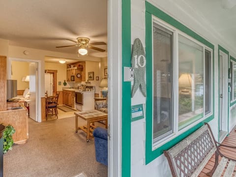 T10 - Skiff @ Trollers Lodge Apartment in Depoe Bay