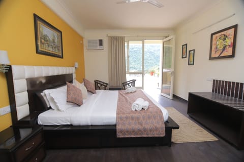 Luxury Apartment, 1 Bedroom, Garden View | Egyptian cotton sheets, premium bedding, down comforters