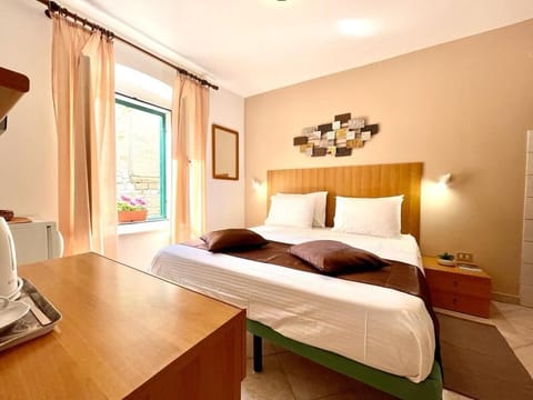 Double Room | Desk, laptop workspace, iron/ironing board, free WiFi