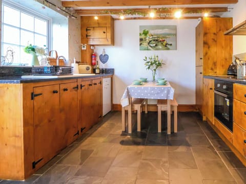 Cottage | Private kitchen | Cookware/dishes/utensils