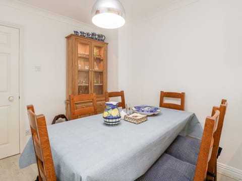 Cottage | 3 bedrooms, individually decorated, individually furnished, free WiFi