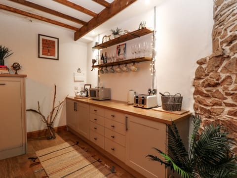 Cottage | Private kitchen | Stovetop, dishwasher, cookware/dishes/utensils