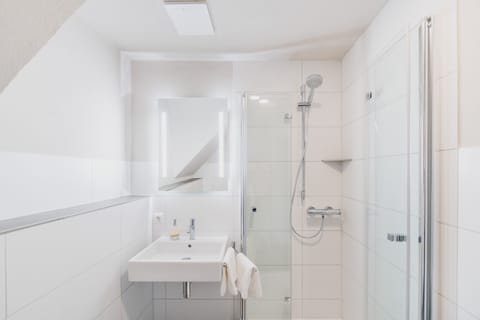 Double Room | Bathroom | Shower, hair dryer, bathrobes, towels