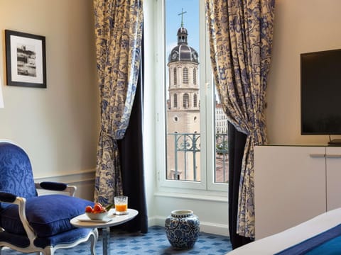 Superior Room, 1 Double Bed, City View | Premium bedding, minibar, in-room safe, desk