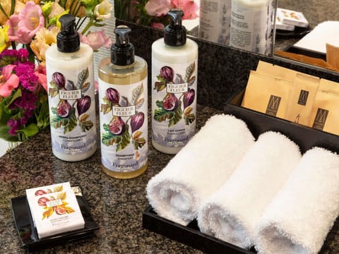 Classic Room, 1 Double Bed, City View | Premium bedding, minibar, in-room safe, desk