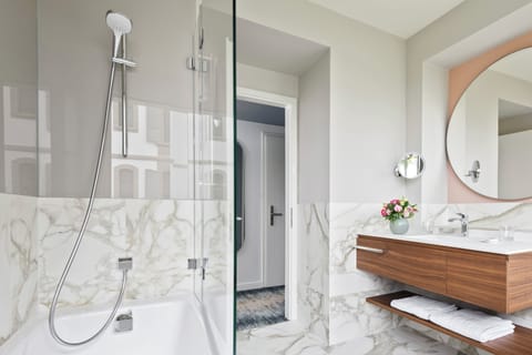 Superior Room, Lake View | Bathroom | Combined shower/tub, free toiletries, hair dryer, bathrobes