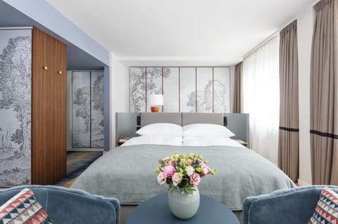 Executive Room | Hypo-allergenic bedding, minibar, in-room safe, individually decorated