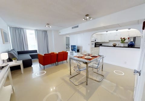 Panoramic Apartment, 1 Bedroom, Balcony, Bay View | Dining room