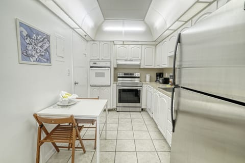 Deluxe Apartment, 2 Bedrooms, Balcony, Ocean View | Private kitchen | Full-size fridge, microwave, oven, dishwasher