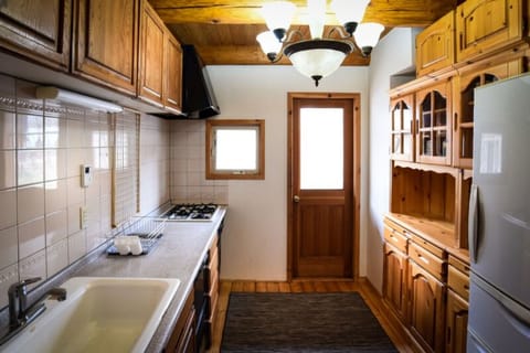 Chalet, 3 Bedrooms | Private kitchen | Fridge, microwave, stovetop, coffee/tea maker