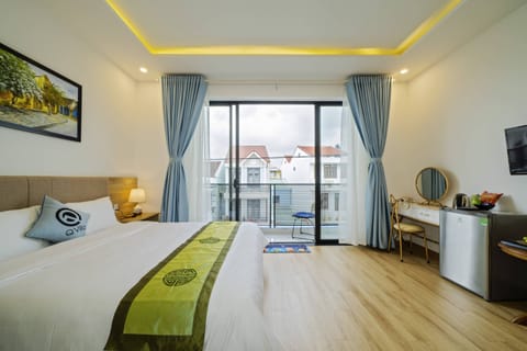 Deluxe Double Room, Balcony | City view