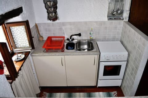 Cottage, 2 Bedrooms, Private Pool, Mountain View | Private kitchen | Coffee/tea maker, cookware/dishes/utensils