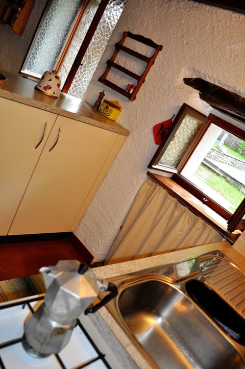 Cottage, 2 Bedrooms, Private Pool, Mountain View | Private kitchen | Coffee/tea maker, cookware/dishes/utensils